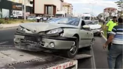 Aksaray'da 5 araçlı zincirleme trafik kazası: 9 yaralı Aksaray'da 5 araçlı zincirleme trafik kazası: 9 yaralı