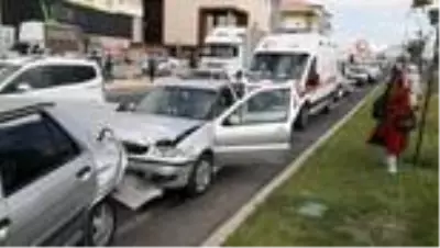 Aksaray'da 5 araçlı zincirleme trafik kazası: 9 yaralı Aksaray'da 5 araçlı zincirleme trafik kazası: 9 yaralı