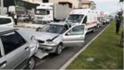 Aksaray'da 5 araçlı zincirleme trafik kazası: 9 yaralı Aksaray'da 5 araçlı zincirleme trafik kazası: 9 yaralı
