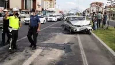 Aksaray'da 5 araçlı zincirleme trafik kazası: 9 yaralı Aksaray'da 5 araçlı zincirleme trafik kazası: 9 yaralı