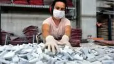 Atık mermerleri değerlendiren kadınlar, ülke ekonomisine yıllık 1 milyon dolar katkı sağlıyor Atık mermerleri değerlendiren kadınlar, ülke ekonomisine yıllık 1 milyon dolar katkı sağlıyor