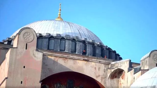 Ayasofya Cami'nin kubbe kısmındaki çalışmalar devam ediyor Ayasofya Cami'nin kubbe kısmındaki çalışmalar devam ediyor