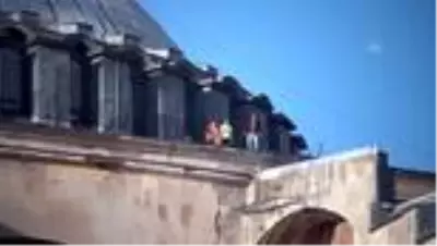 Ayasofya Camisi'nin kubbe kısmındaki çalışmalar devam ediyor Ayasofya Camisi'nin kubbe kısmındaki çalışmalar devam ediyor