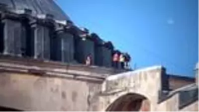 Ayasofya Camisi'nin kubbe kısmındaki çalışmalar devam ediyor Ayasofya Camisi'nin kubbe kısmındaki çalışmalar devam ediyor