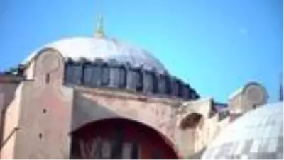 Ayasofya Camisi'nin kubbe kısmındaki çalışmalar devam ediyor Ayasofya Camisi'nin kubbe kısmındaki çalışmalar devam ediyor