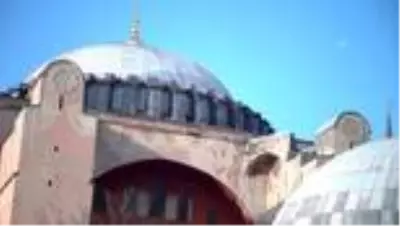 Ayasofya Camisi'nin kubbe kısmındaki çalışmalar devam ediyor Ayasofya Camisi'nin kubbe kısmındaki çalışmalar devam ediyor