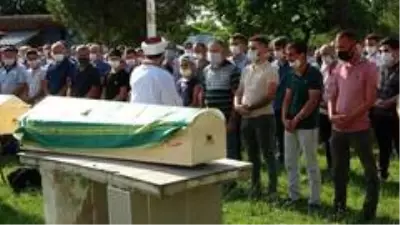 Aynı yerde boğulan iki arkadaş aynı yerde defnedildi Aynı yerde boğulan iki arkadaş aynı yerde defnedildi