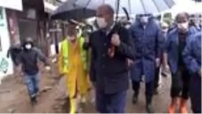 Bakan Soylu, Rize'de sağanağın etkili olduğu alanda incelemede bulundu Bakan Soylu, Rize'de sağanağın etkili olduğu alanda incelemede bulundu