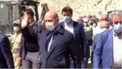 Bakan Soylu, Yusufeli'ndeki sel bölgesinde incelemelerde bulundu Bakan Soylu, Yusufeli'ndeki sel bölgesinde incelemelerde bulundu