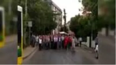 Bakırköy’de pazarcılar kapanan semt pazarı için eylem yaptı
