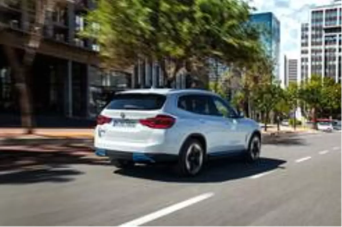 BMW i ailesinin en yeni üyesi: BMW iX3