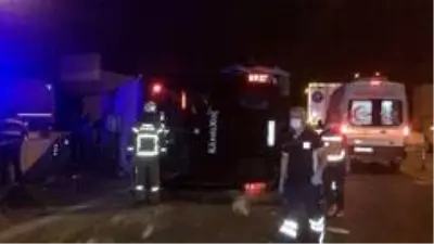Bursa çevre yolunda feci kaza 16 yaralı 1 ölü Bursa çevre yolunda feci kaza 16 yaralı 1 ölü