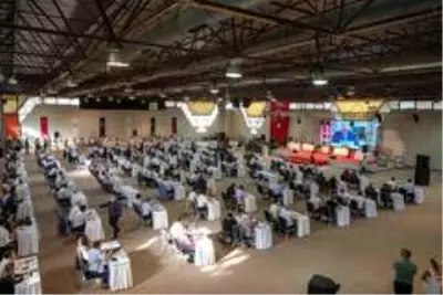 İzmir Büyükşehir Belediye Meclisi pandemi sonrası ilk kez toplandı İzmir Büyükşehir Belediye Meclisi pandemi sonrası ilk kez toplandı