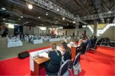 İzmir Büyükşehir Belediye Meclisi pandemi sonrası ilk kez toplandı İzmir Büyükşehir Belediye Meclisi pandemi sonrası ilk kez toplandı