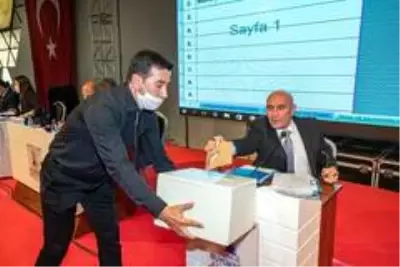 İzmir Büyükşehir Belediye Meclisi pandemi sonrası ilk kez toplandı İzmir Büyükşehir Belediye Meclisi pandemi sonrası ilk kez toplandı