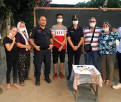 Mücevherlerini düşürdü, Jandarma arayıp buldu ve teslim etti Mücevherlerini düşürdü, Jandarma arayıp buldu ve teslim etti
