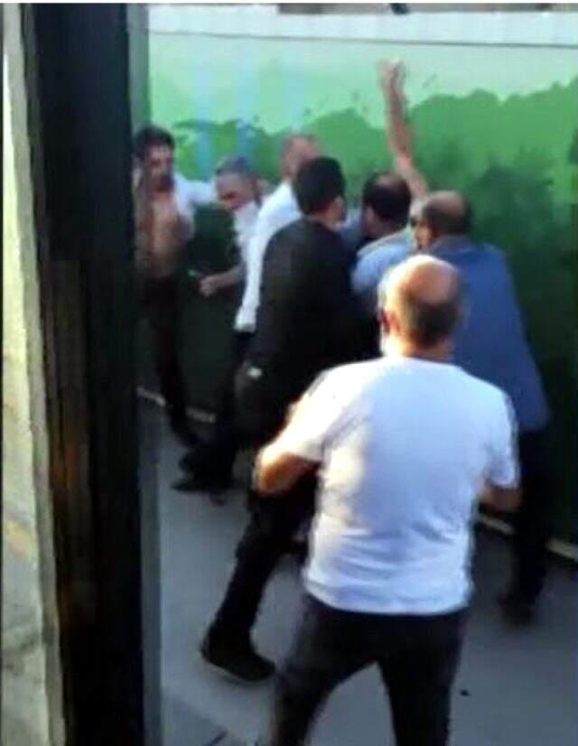 'otobüsü yavaşlattın' tartışması tekme ve yumruklu kavgaya dönüştü 'otobüsü yavaşlattın' tartışması tekme ve yumruklu kavgaya dönüştü