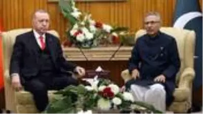 Pakistan Cumhurbaşkanı Alvi, Keşmir şehitlerini 15 Temmuz şarkısıyla andı Pakistan Cumhurbaşkanı Alvi, Keşmir şehitlerini 15 Temmuz şarkısıyla andı