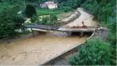 Rize'de selin hasarı, gün ağarınca ortaya çıktı Rize'de selin hasarı, gün ağarınca ortaya çıktı