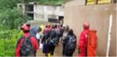 Rize'de selin hasarı, gün ağarınca ortaya çıktı (4) Rize'de selin hasarı, gün ağarınca ortaya çıktı (4)
