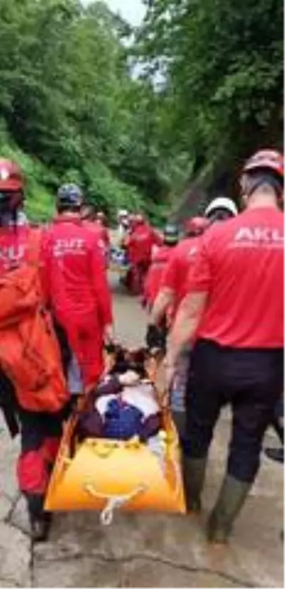 Son Dakika | Rize'deki selde mahsur kalan 100 kişi tahliye edildi Son Dakika | Rize'deki selde mahsur kalan 100 kişi tahliye edildi