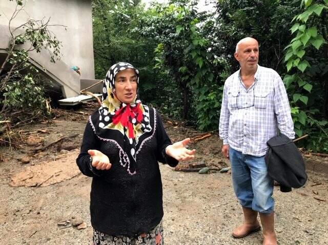 Rize'deki selden son anda kurtulan çift, yaşadıklarını anlattı Rize'deki selden son anda kurtulan çift, yaşadıklarını anlattı
