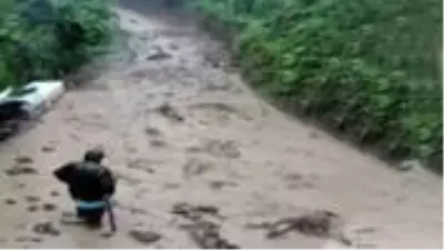 Rize'deki selden son anda kurtulan çift, yaşadıklarını anlattı Rize'deki selden son anda kurtulan çift, yaşadıklarını anlattı