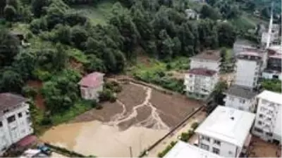 Rize'deki selin ardından temizleme çalışmaları sürüyor Rize'deki selin ardından temizleme çalışmaları sürüyor