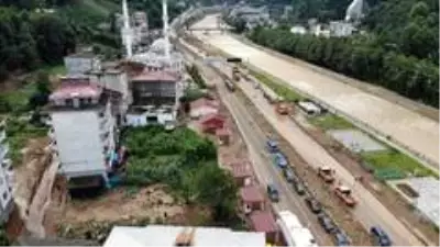 Rize'deki selin ardından temizleme çalışmaları sürüyor Rize'deki selin ardından temizleme çalışmaları sürüyor