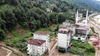 Rize'deki selin ardından temizleme çalışmaları sürüyor Rize'deki selin ardından temizleme çalışmaları sürüyor