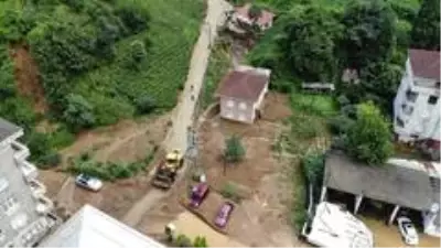 Rize'deki selin ardından temizleme çalışmaları sürüyor Rize'deki selin ardından temizleme çalışmaları sürüyor