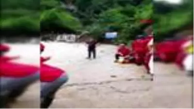 RİZE SELDE MAHSUR KALANLAR KURTARILDI RİZE SELDE MAHSUR KALANLAR KURTARILDI