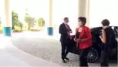 Sanatçı Hülya Koçyiğit, Cumhurbaşkanlığı Millet Kütüphanesini gezdi Sanatçı Hülya Koçyiğit, Cumhurbaşkanlığı Millet Kütüphanesini gezdi