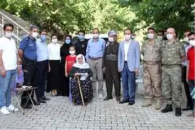 Şemdinli'de şehit ailelerine ziyaret Şemdinli'de şehit ailelerine ziyaret