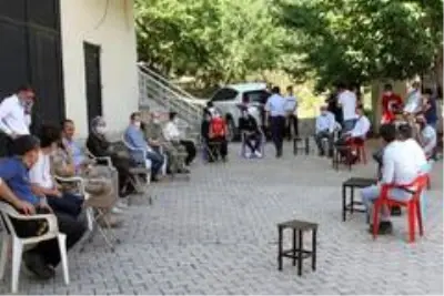 Şemdinli'de şehit ailelerine ziyaret Şemdinli'de şehit ailelerine ziyaret