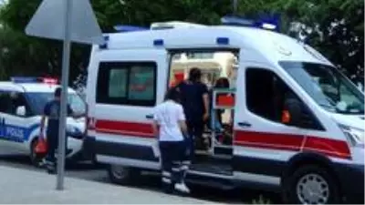 Sinir kriz geçiren kadın, kocasının eşyalarını balkonda yakmak istedi Sinir kriz geçiren kadın, kocasının eşyalarını balkonda yakmak istedi