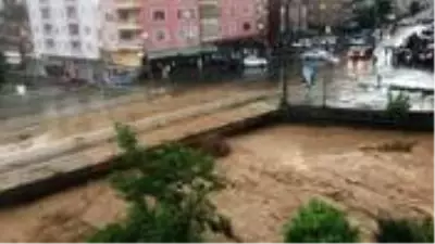 Son dakika: Şiddetli yağış sonrası dere taştı, Rize sular altında kaldı! İşte o görüntüler Son dakika: Şiddetli yağış sonrası dere taştı, Rize sular altında kaldı! İşte o görüntüler