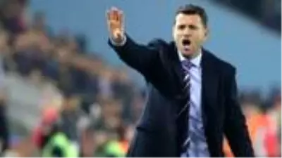 Trabzonspor Teknik Direktörü Hüseyin Çimşir, yönetime istifasını sundu Trabzonspor Teknik Direktörü Hüseyin Çimşir, yönetime istifasını sundu