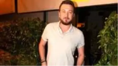 Fit halinden eser kalmadı! Ünlü sunucu Onur Büyktopçu, aşırı kiloları ile şaşırtıyor Fit halinden eser kalmadı! Ünlü sunucu Onur Büyktopçu, aşırı kiloları ile şaşırtıyor