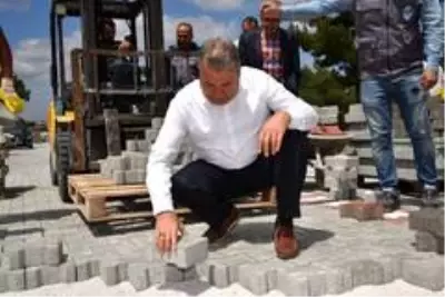 Yunusemre'de hedef 170 bin metrekare kilitli parke taşı Yunusemre'de hedef 170 bin metrekare kilitli parke taşı