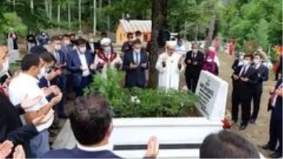 Son dakika haber! 15 Temmuz şehidi mezarı başında anıldı Son dakika haber! 15 Temmuz şehidi mezarı başında anıldı