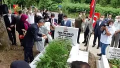 Son dakika haber! 15 Temmuz şehidi mezarı başında anıldı Son dakika haber! 15 Temmuz şehidi mezarı başında anıldı