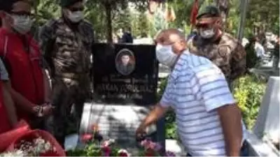 15 Temmuz şehidi PÖH Hakan Yorulmaz'ın babası: 'Bu ülkenin kaderini Seyit Onbaşılar ile 15 Temmuz... 15 Temmuz şehidi PÖH Hakan Yorulmaz'ın babası: 'Bu ülkenin kaderini Seyit Onbaşılar ile 15 Temmuz...