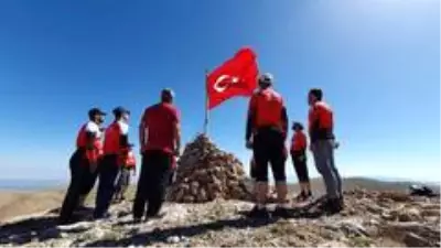 15 Temmuz şehitleri için Beydağı'na tırmandılar 15 Temmuz şehitleri için Beydağı'na tırmandılar