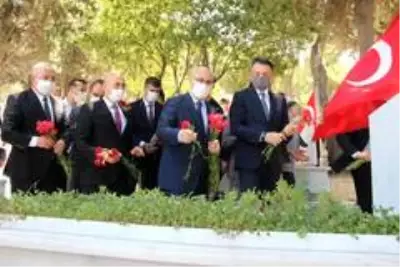 Son dakika haberleri: 15 Temmuz şehitleri, İzmir'deki şehitlikte anıldı Son dakika haberleri: 15 Temmuz şehitleri, İzmir'deki şehitlikte anıldı
