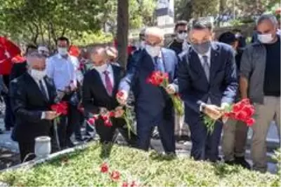 Son dakika haberleri: 15 Temmuz şehitleri, İzmir'deki şehitlikte anıldı Son dakika haberleri: 15 Temmuz şehitleri, İzmir'deki şehitlikte anıldı