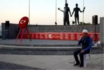 15 Temmuz şehitleri Kuşadası'nda da anıldı 15 Temmuz şehitleri Kuşadası'nda da anıldı