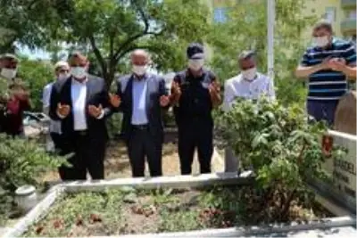 15 Temmuz'un 4. senesinde şehitler dua ve ziyaretlerle anıldı 15 Temmuz'un 4. senesinde şehitler dua ve ziyaretlerle anıldı