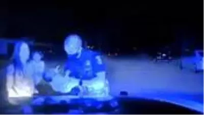 Polis memuru, 3 haftalık bebeği ölümden böyle kurtardı Polis memuru, 3 haftalık bebeği ölümden böyle kurtardı