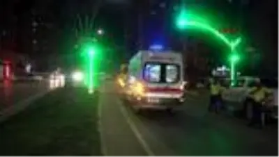 Adana -Işıkta bekleyen araçlara çarptı, kaza yerinden kaçtı: 2 yaralı Adana -Işıkta bekleyen araçlara çarptı, kaza yerinden kaçtı: 2 yaralı